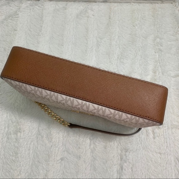 NWT Michael Kors Jet Set Crossbody - Picture 3 of 10